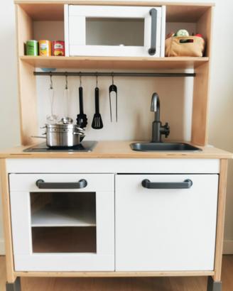 Cucina bimbi in legno con accessori
