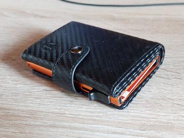 Portafoglio con porta tessere a scatto