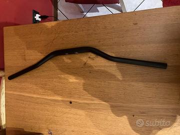 Manubrio nero per moto