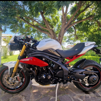 Triumph speed triple 1050 r