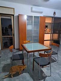 Tavolo con 4 sedie Calligaris con mobile abbinato