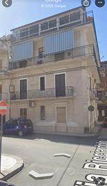 Intero palazzo pieno centro con garage