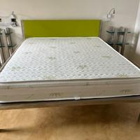 Struttura letto+materasso+2 comodini acciao-vetro