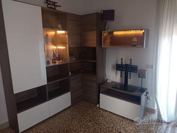 parete attrezzata compresa di led