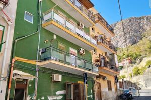 Arenella 2 vani uso investimento