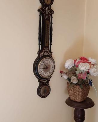 Orologio e porta vaso