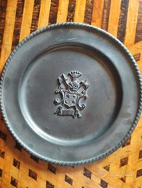 Piatto peltro stemma araldico