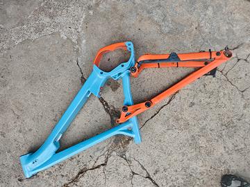Telaio E-MTB biammortizzato per motore Shimano 