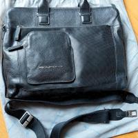 Borsa Piquadro con manici e tracolla