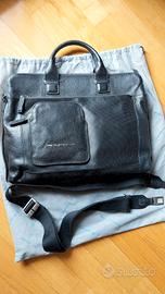 Borsa Piquadro con manici e tracolla