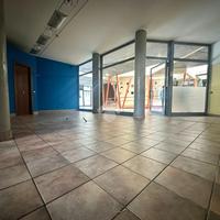 NEGOZIO A GRUGLIASCO