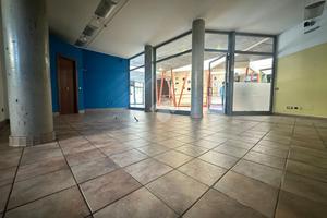 NEGOZIO A GRUGLIASCO