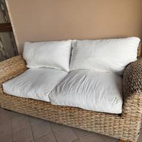 Divano in vimini con tavolino