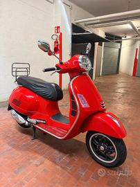 Vespa GTS 300 – 2023 | Rossa | Unico proprietario
