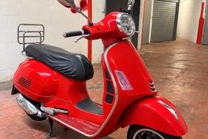 Vespa GTS 300 – 2023 | Rossa | Unico proprietario
