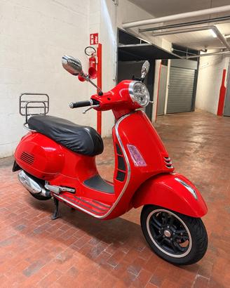 Vespa GTS 300 – 2023 | Rossa | Unico proprietario
