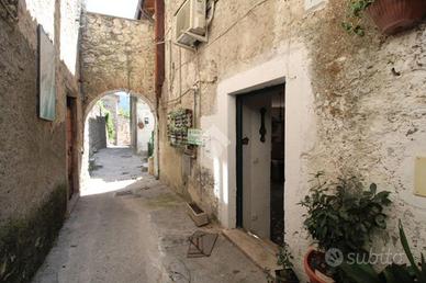 3 LOCALI A POGGIO MOIANO