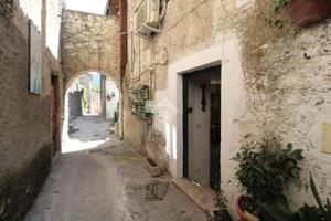 3 LOCALI A POGGIO MOIANO