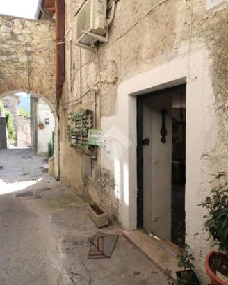 3 LOCALI A POGGIO MOIANO
