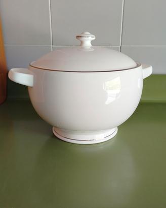 Zuppiera in ceramica con profili d'orati 