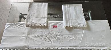 Vecchio lenzuolo matrimoniale in cotone con federe