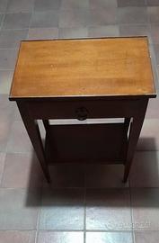 Comodino con un cassetto