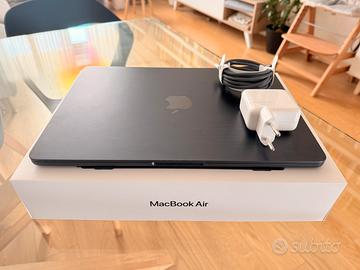 MacBook Air con chip M2 8GB di RAM, 256GB