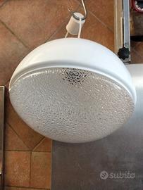 lampadario bianco in plastica vintage