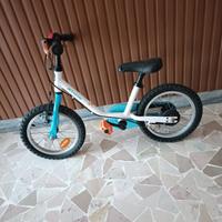 Bicicletta B-twin celeste e bianca misura 14