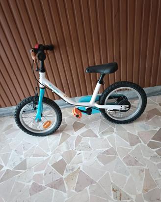 Bicicletta B-twin celeste e bianca misura 14