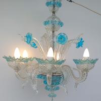 Lampadario cristallo di Murano bianco e celeste.