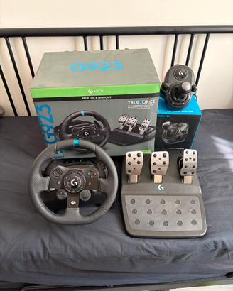 Volante Logitech G923 per Pc e Xbox con cambio