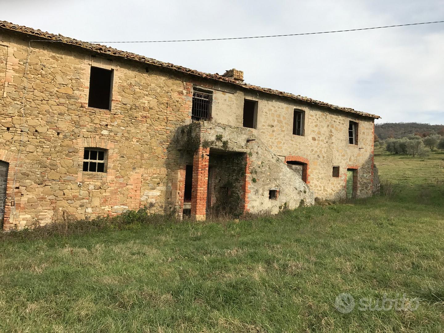 Casale in pietra e mattoni con annesso e terreno - Vista 2
