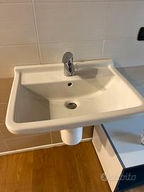 Lavabo pensili + asta doccia con soffione