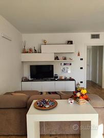 Parete living Arredo3  + 2 colonne sospese