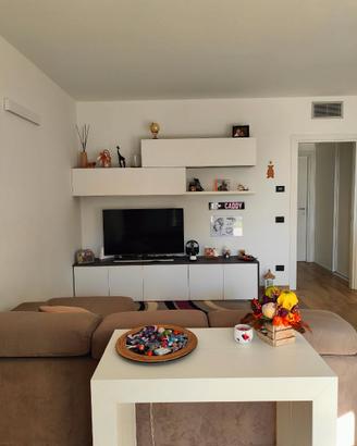 Parete living Arredo3  + 2 colonne sospese