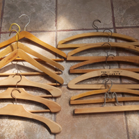 N.12 pezzi grucce in legno vintage