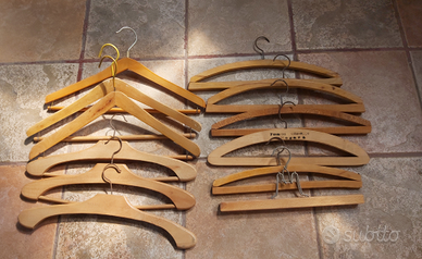 N.12 pezzi grucce in legno vintage