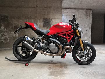 Ducati Monster 1200S 