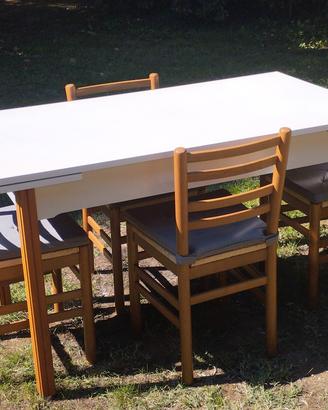 Tavolo con sedie per cucina