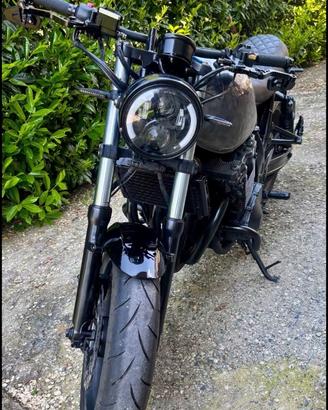 Suzuki cafe racer su base gsx750 ae