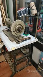 Macchina da cucire industriale vintage NECCHI