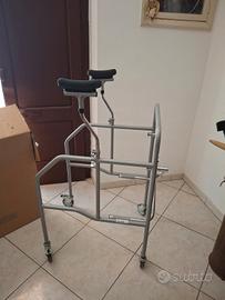 Deambulatore ascellare pieghevole