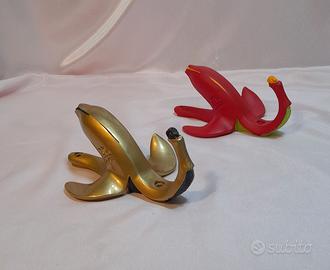Due banane appendiabiti o altro di Antartidee in r