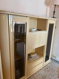 credenza e parete
