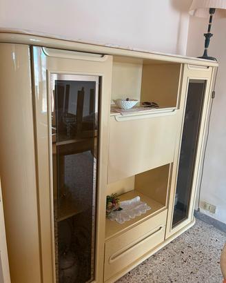 credenza e parete
