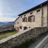 CASA SEMINDIPENDENTE A NEVIANO DEGLI ARDUINI