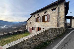 CASA SEMINDIPENDENTE A NEVIANO DEGLI ARDUINI