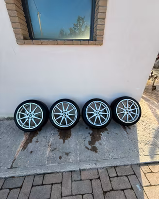 Cerchi 18 con gomme invernali al 80%  225/40/18