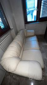 DIVANO IN PELLE COLOR BEDGE CHIARO